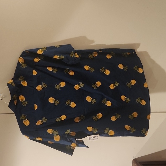 Mens Medi Old Navy Pineapple Print Hawaiian Button Down Shirt Navy Blue! 🆕️ - Picture 2 of 4